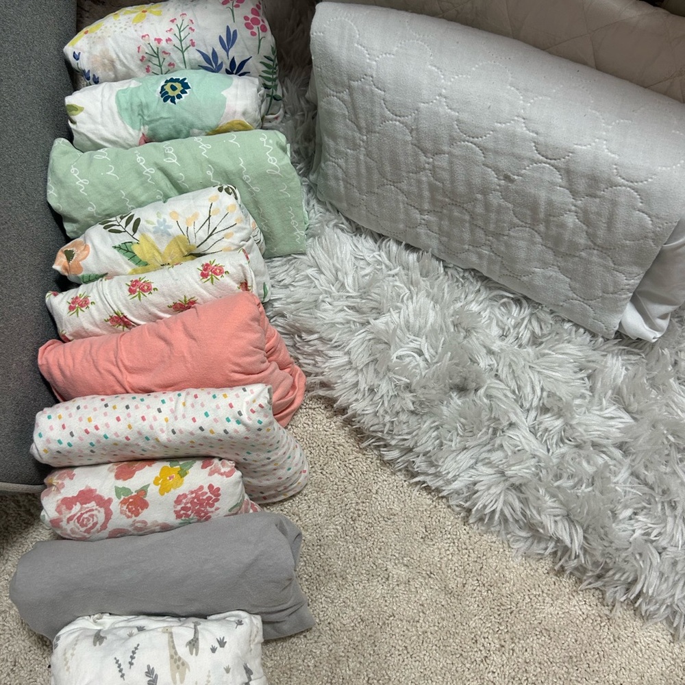 10 Crib/Toddler Sheets and 2 Mattress Protectors
